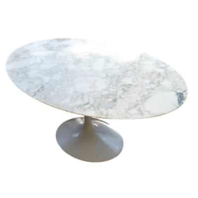 Eero Saarinen pour Knoll : Table « Tulip » ovale marbre calacatta