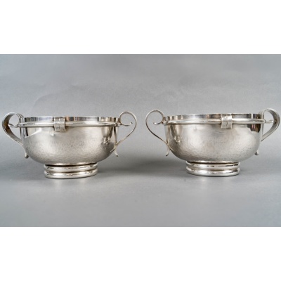 Paire de Coupes Art Déco Moderniste métal argenté martelé de Jean DESPRES