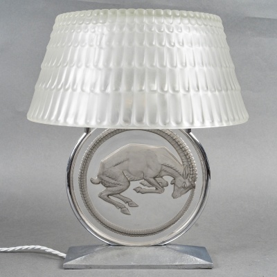 Lampe "Bélier" verre blanc patiné gris de René LALIQUE