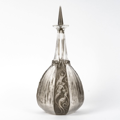 Carafe "Sirènes Et Grenouilles" verre blanc patiné gris de René LALIQUE