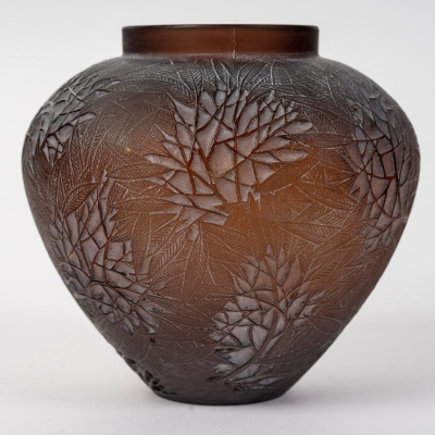 Vase "Estérel" verre rouge ambré patiné blanc de René LALIQUE