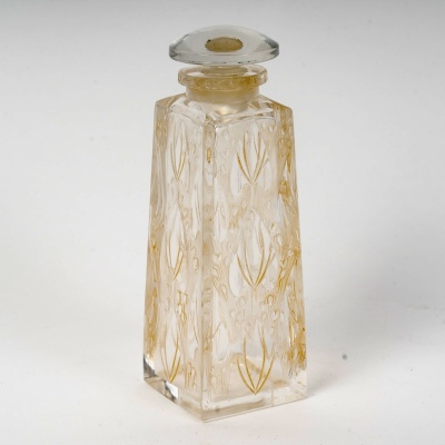 Flacon "Nénuphar" verre blanc patiné sépia de René LALIQUE