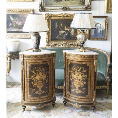 Une paire encoignures de style Napoléon III, fin XIXème siècle
