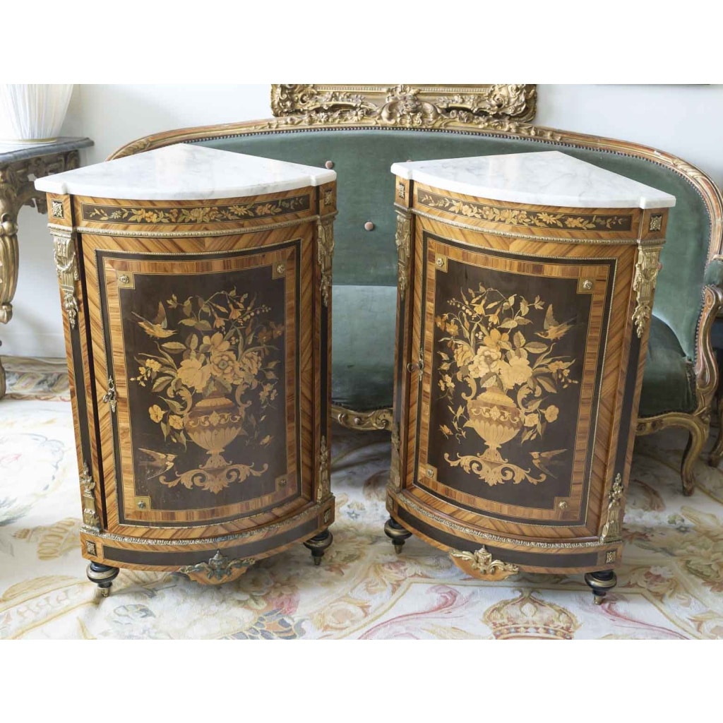 Une paire encoignures de style Napoléon III, fin XIXème siècle 4