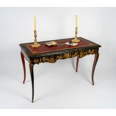 Bureau plat d’époque Louis XV en Vernis Martin à décors chinoisant, vers 1760