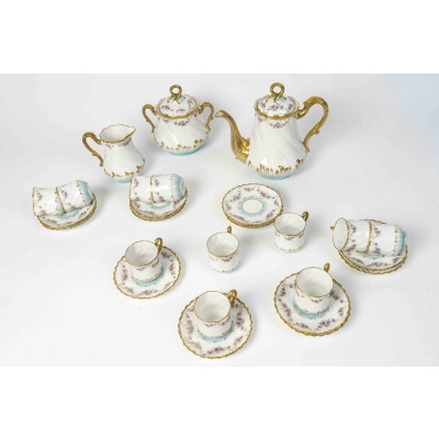 Service à café en porcelaine de Limoges – Augé-Munsch Narbonne – décor fleuri et or – 11 personnes