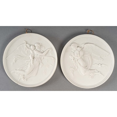 Paire De Plaques Biscuit de style Art Nouveau