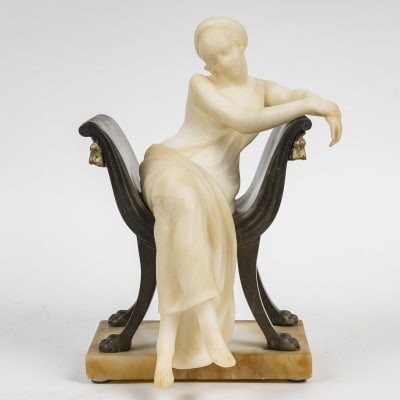 Une Sculpture De Femme à l'Antique, époque Art Nouveau