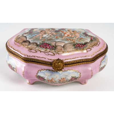 Boite à Bijoux En Porcelaine Rose De Style Sèvres