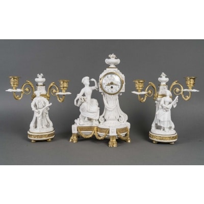 Une Garniture De Cheminée En Bronze Doré Et Biscuit Fin XIXème Siècle