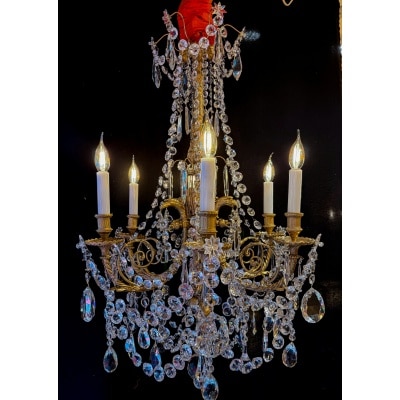 Lustre à têtes d’Aigles dans le style Louis XVI en bronze ciselé et doré vers 1850-1870