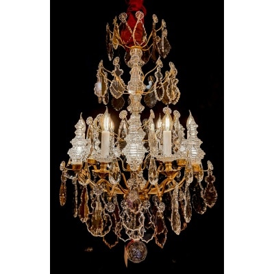 Lustre signé Baccarat de style Louis XV en bronze doré et décor de crystal taillé vers 1880-1890