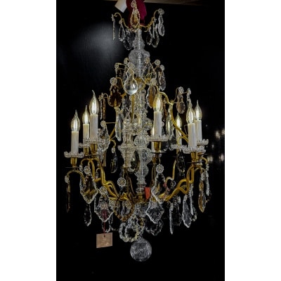 Lustre signé Baccarat de style Louis XV en bronze doré et décor de cristal taillé vers 1880-1890