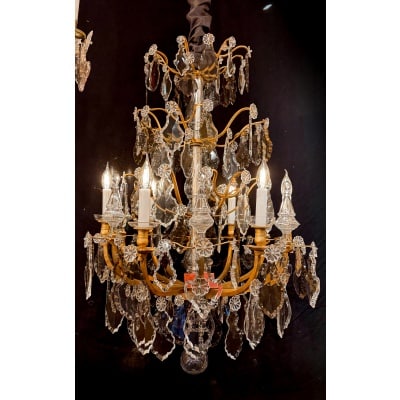 Lustre signé Baccarat de style Louis XV en bronze doré et décor de crystal taillé vers 1880-1890