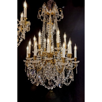 Baccarat (signé) Lustre à Dix-Huit Lumières en Bronze Ciselé et Doré vers 1880