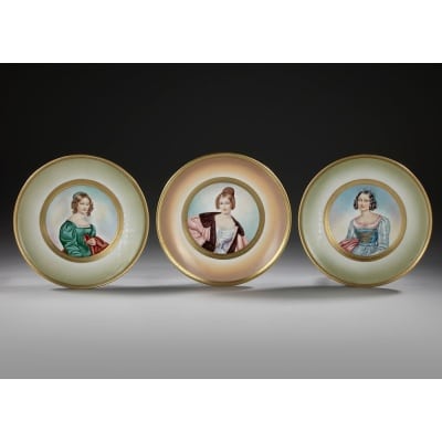 Une série de trois assiettes en porcelaine, Allemagne XIX