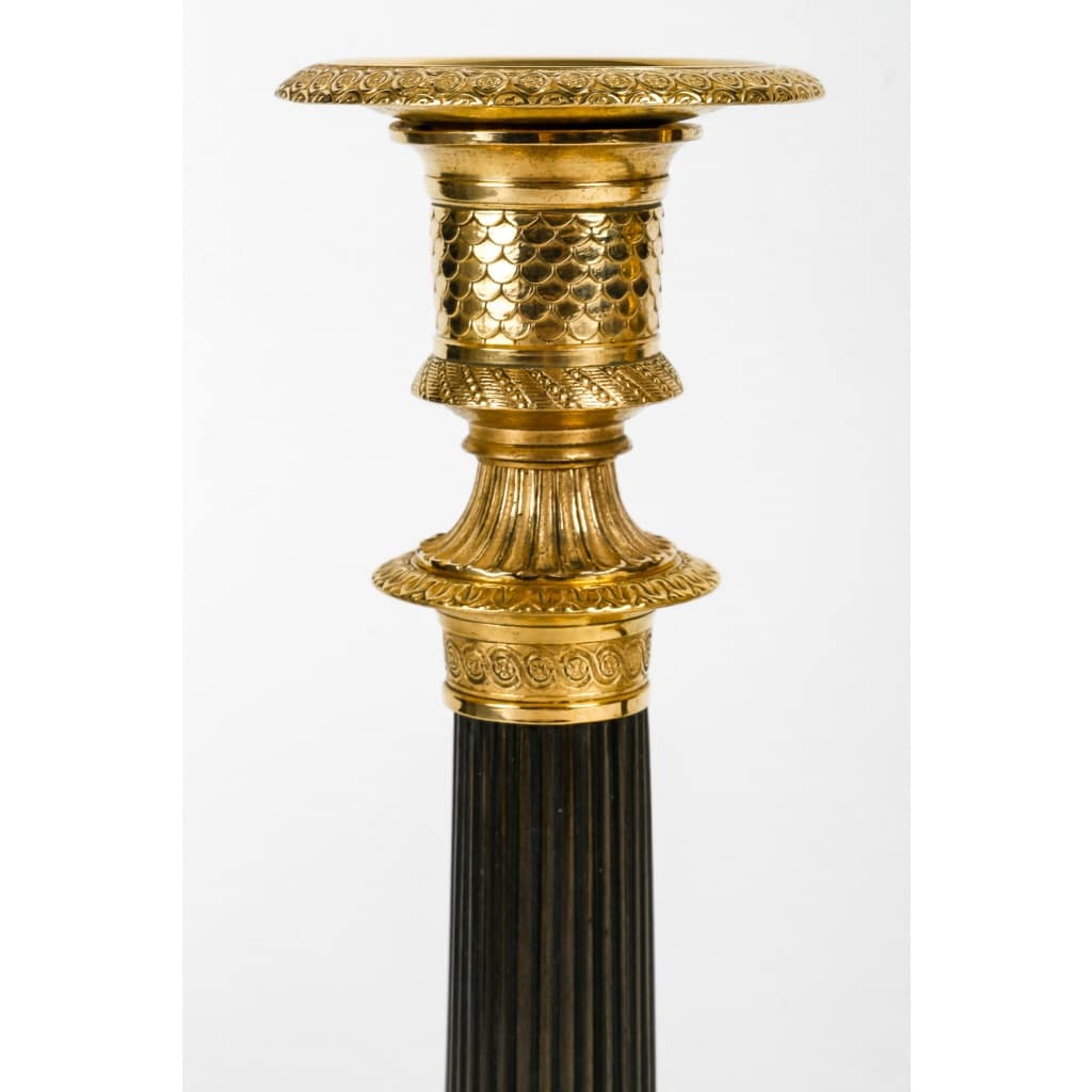 Paire de Bougeoirs d’époque Empire en Bronze Patiné et Doré montés en lampes vers 1810 5