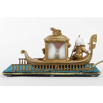 Une Lampe Romantique Biscuit Et Métal Doré Art Nouveau