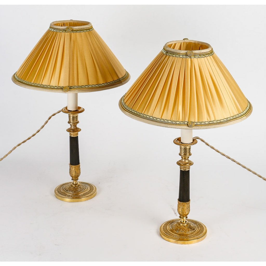 Paire de Bougeoirs d’époque Empire en Bronze Patiné et Doré montés en lampes vers 1810 12
