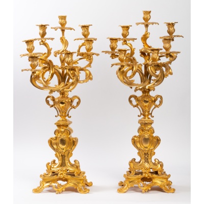 Paire de candélabres en bronze doré à sept branches de style Louis XV, d'époque Napoléon III
