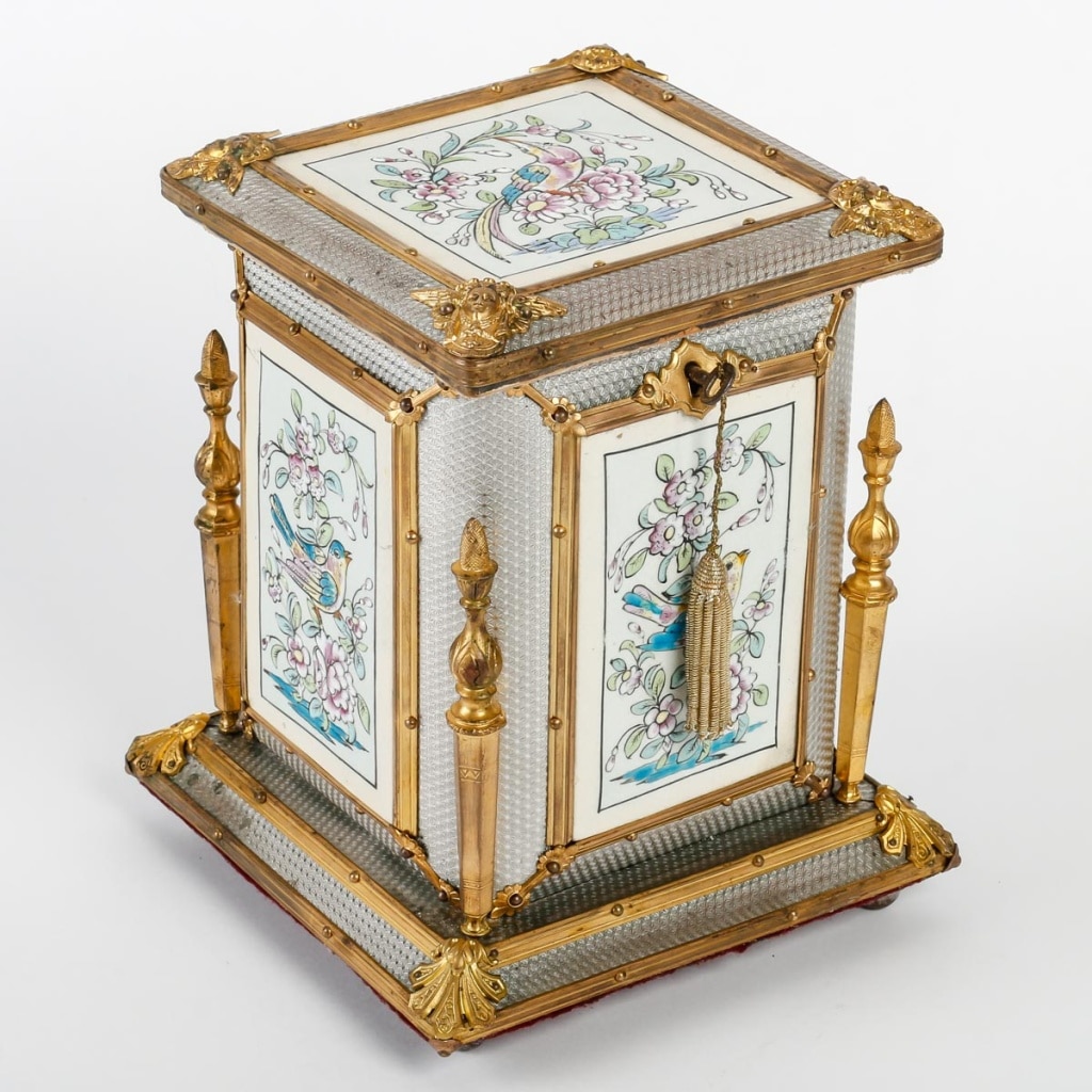 Un Coffret à Bijoux En émail Fin XIXème Siècle 2