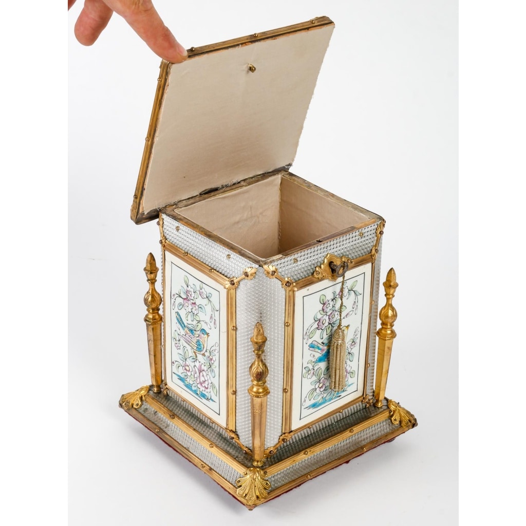 Un Coffret à Bijoux En émail Fin XIXème Siècle 10