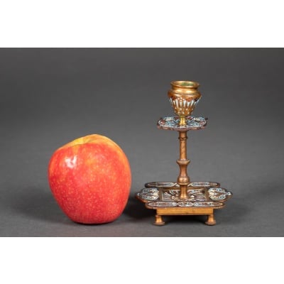 Un bougeoir en bronze cloisonné, fin XIXème siècle
