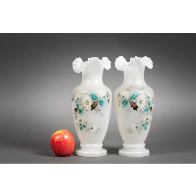 Une Paire De Vases En Opaline, début XXème Siècle