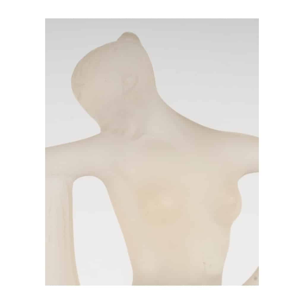 1925 René Lalique – Statuette « Suzanne » verre opalescent 4
