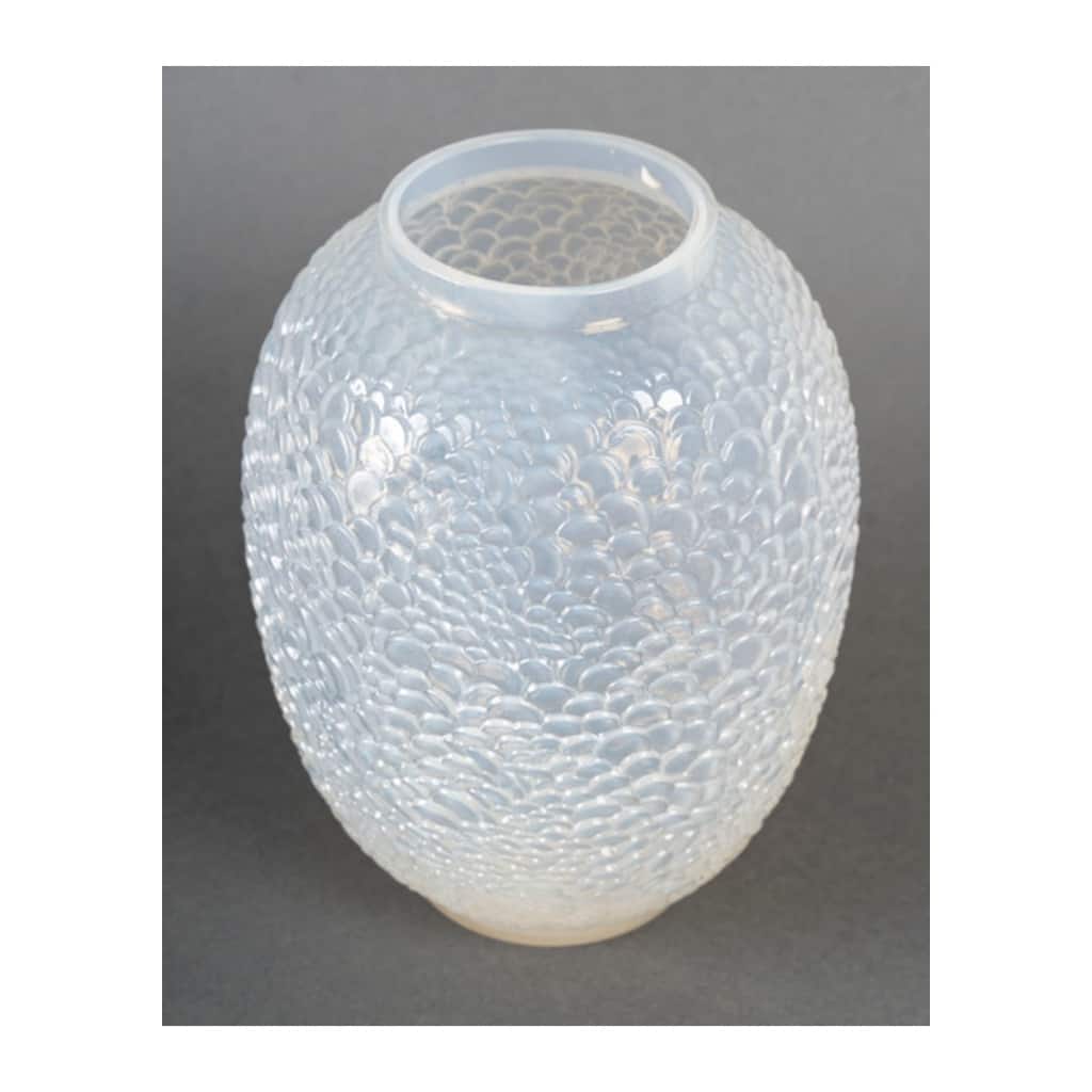 Rene Lalique -Vase ‘Ecailles’ Verre Opalescent 6