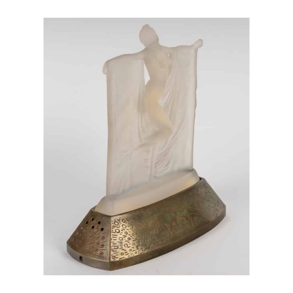 1925 René Lalique – Statuette « Suzanne » verre opalescent 7