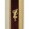 Un cadre photo en bronze doré, de style louis XVI, fin XIXème siècle 17