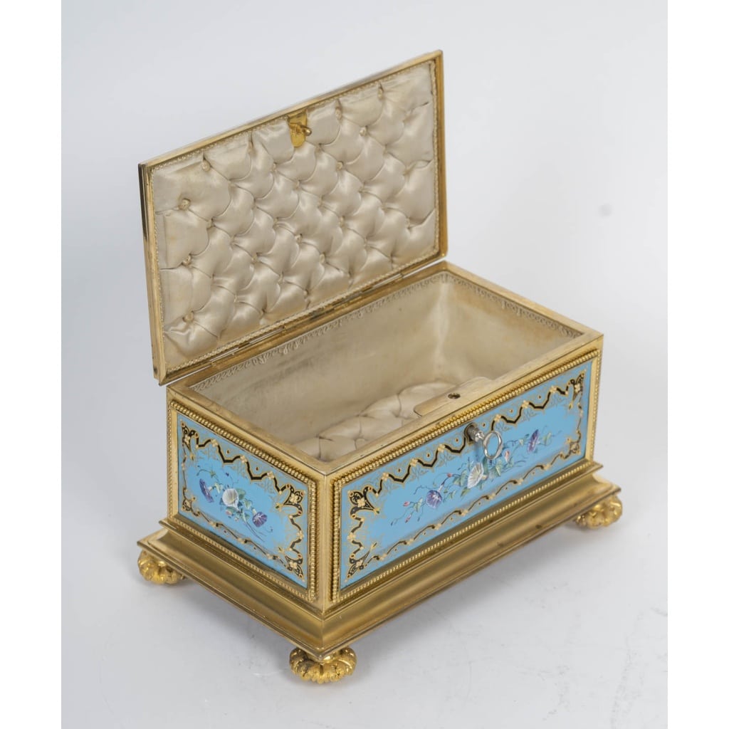 Un coffret à bijoux en bronze doré et émail, fin XIXème siècle 9