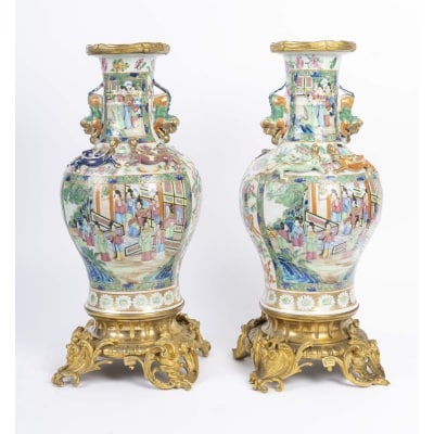 Paire de vases Canton pouvant former lampes , XIXème siècle.