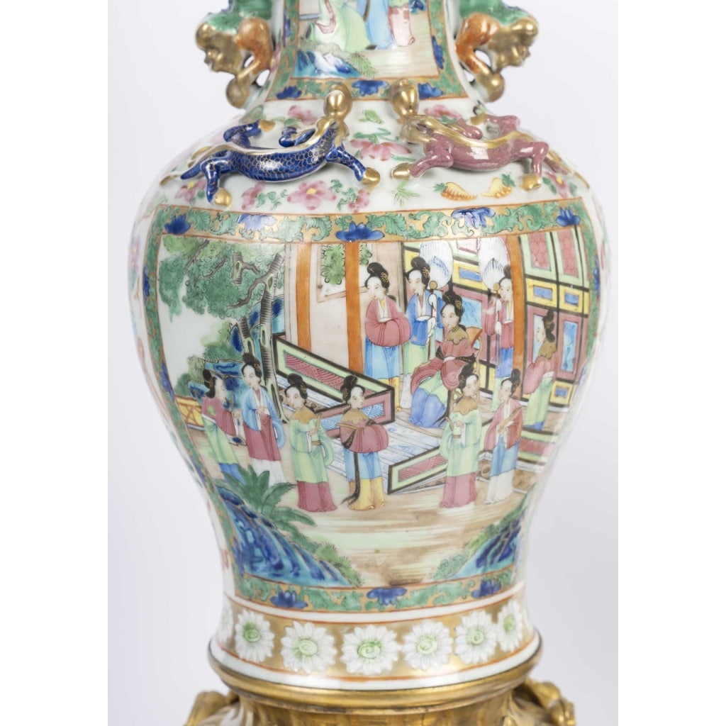 Paire de vases Canton pouvant former lampes , XIXème siècle. 11
