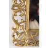 Superbe plaque en porcelaine représentant une jeune femme en buste et son cadre ajouré en bois doré, Fin du 19ème siècle. 12
