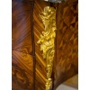 Gilles Joubert et Roger Vandercruse dit Lacroix – Commode sauteuse en marqueterie et bronze au C couronné, vers 1755 32