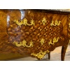 Gilles Joubert et Roger Vandercruse dit Lacroix – Commode sauteuse en marqueterie et bronze au C couronné, vers 1755 27