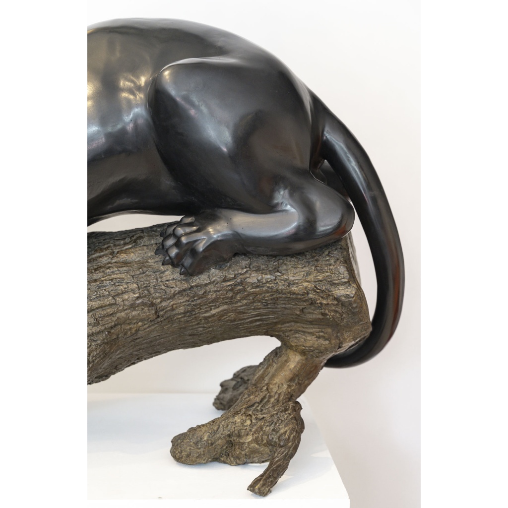 Sculpture Monumentale en Bronze – Panthère à Patine Noire sur Branche, Commande Unique Début XX 4