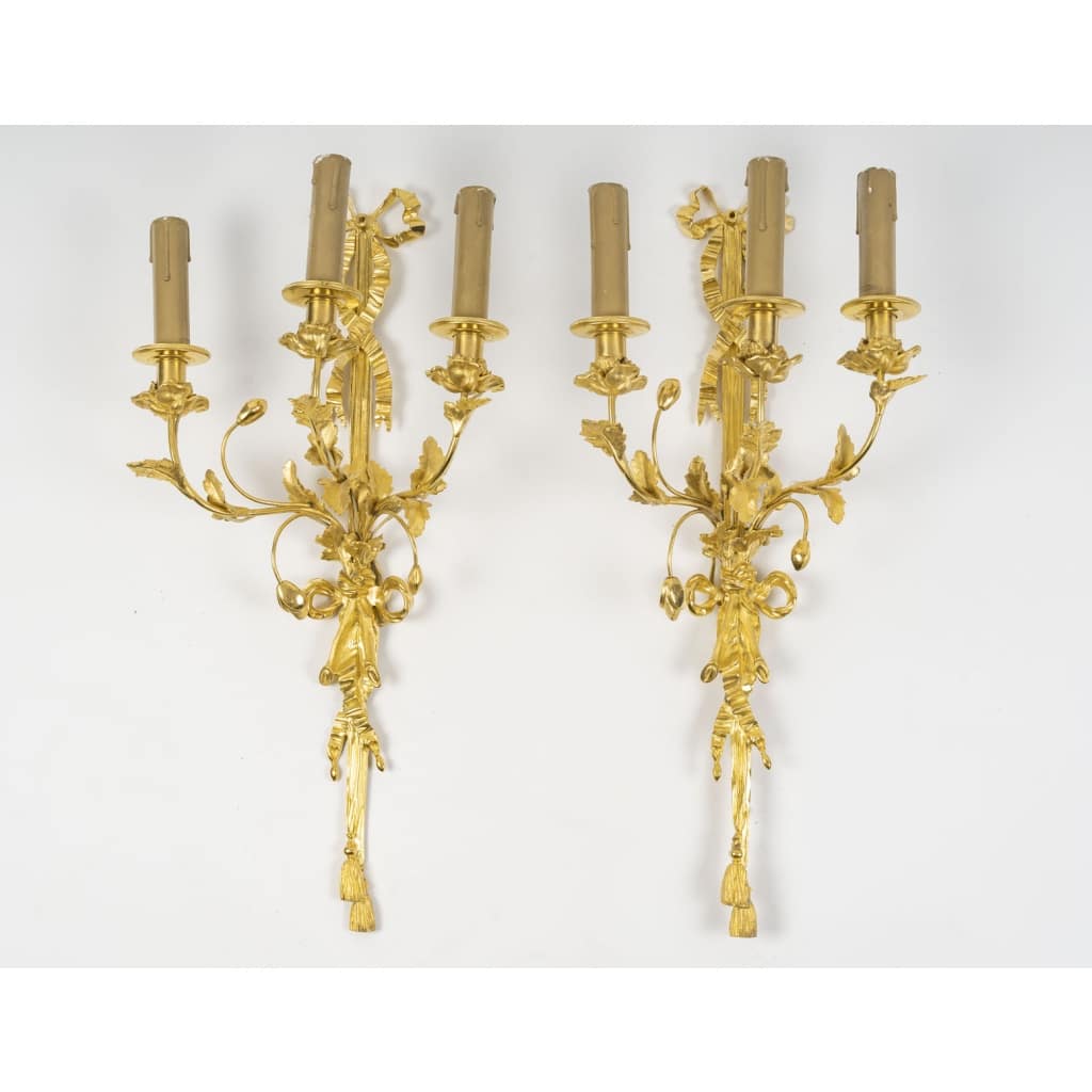Paire d’appliques en bronze doré de style Louis XVI. Epoque Napoléon III (1848-1870). 2