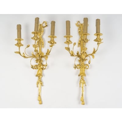 Paire d’appliques en bronze doré de style Louis XVI. Epoque Napoléon III (1848-1870).
