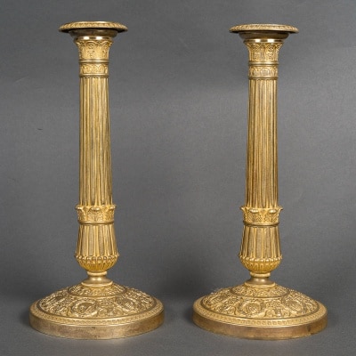 Gérard-Jean Galle (1788–1846) – Paire de bougeoirs en bronze ciselé et doré au mercure, vers 1820