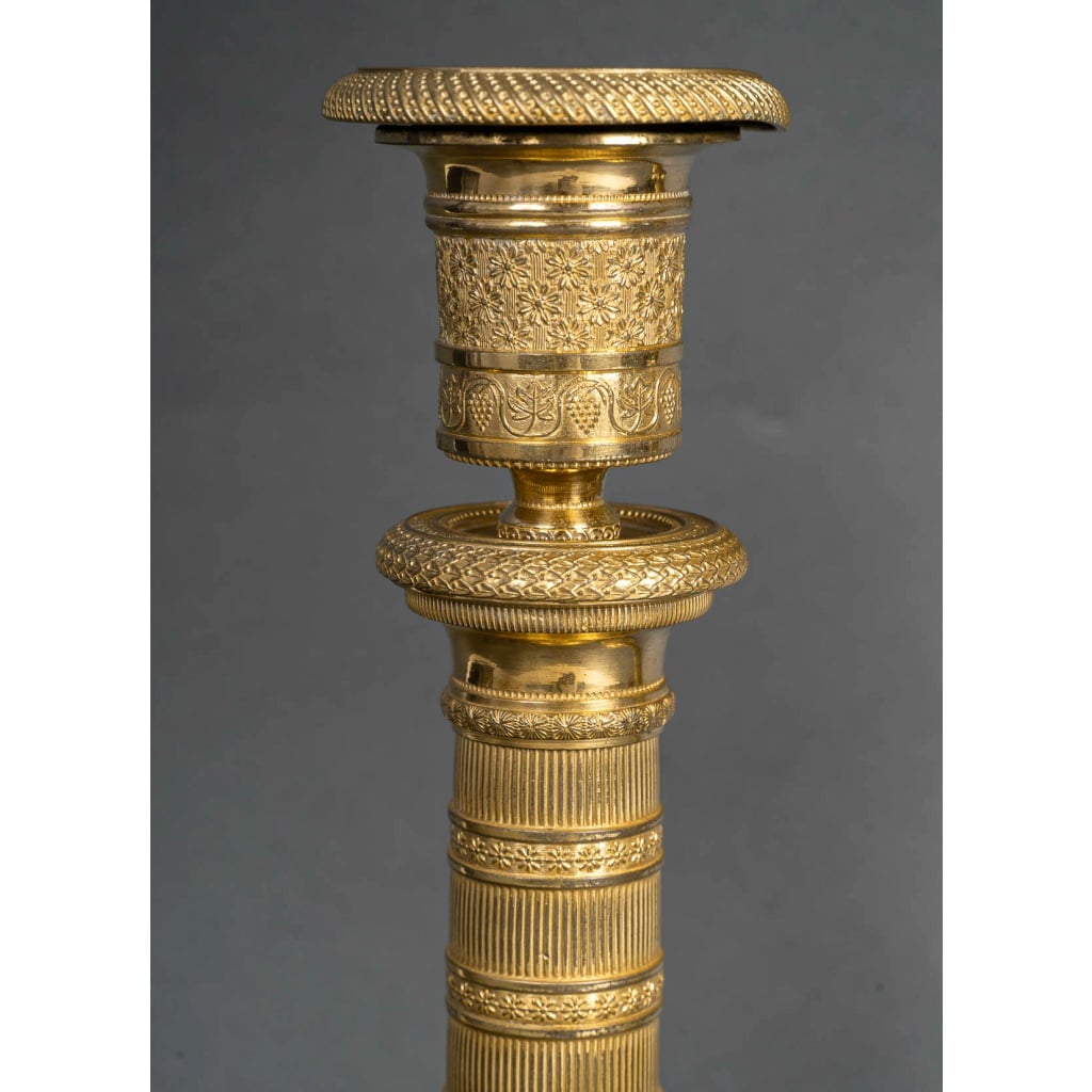 Paire de Bougeoirs d’époque Empire en Bronze ciselé Doré montés en lampes vers 1810 5
