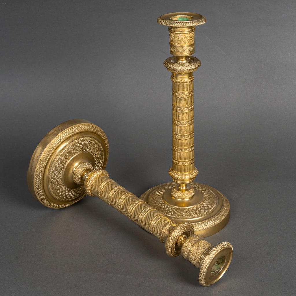 Paire de Bougeoirs d’époque Empire en Bronze ciselé Doré montés en lampes vers 1810 8