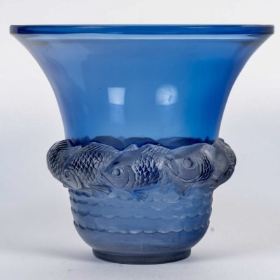 Vase "Piriac" verre blanc saphir patiné blanc de René LALIQUE