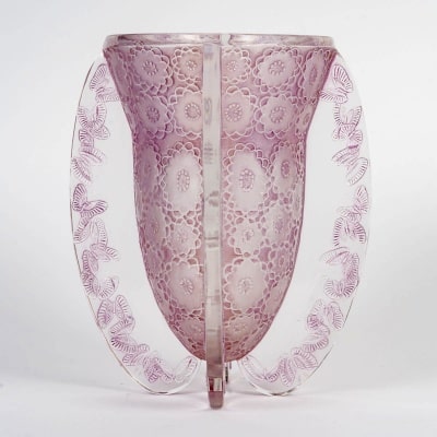 Vase "Papillons" verre blanc patiné rose de René LALIQUE