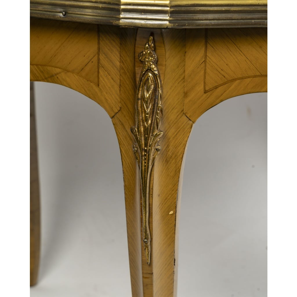 Table basse ovale en marqueterie florale sous verre 2