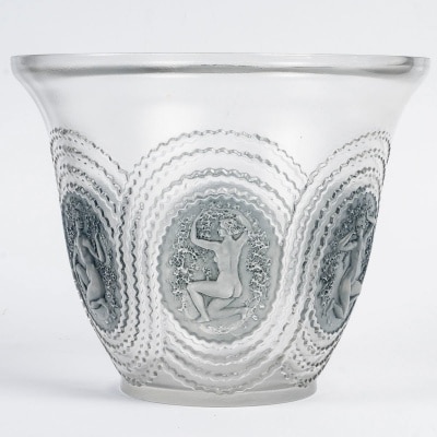 Vase « Dryades » verre blanc patiné bleu de René LALIQUE