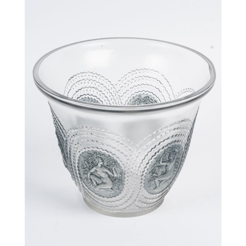 Vase « Dryades » verre blanc patiné bleu de René LALIQUE 3