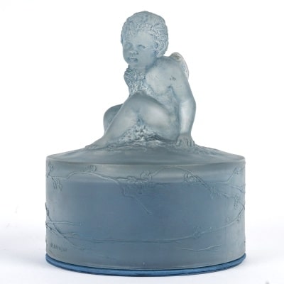 Boîte « Amour Assis » verre blanc patiné bleu de René LALIQUE